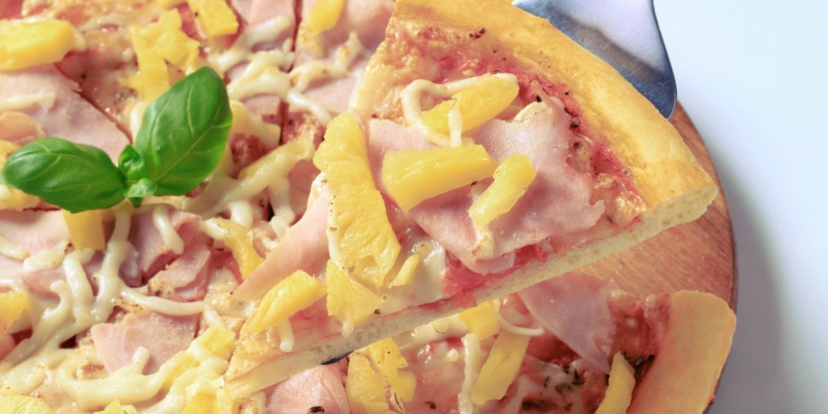 Hausgemachte Hawaii-Pizza