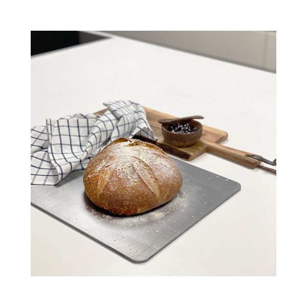 Knuspriges Brot und Pizza mit Backstahl