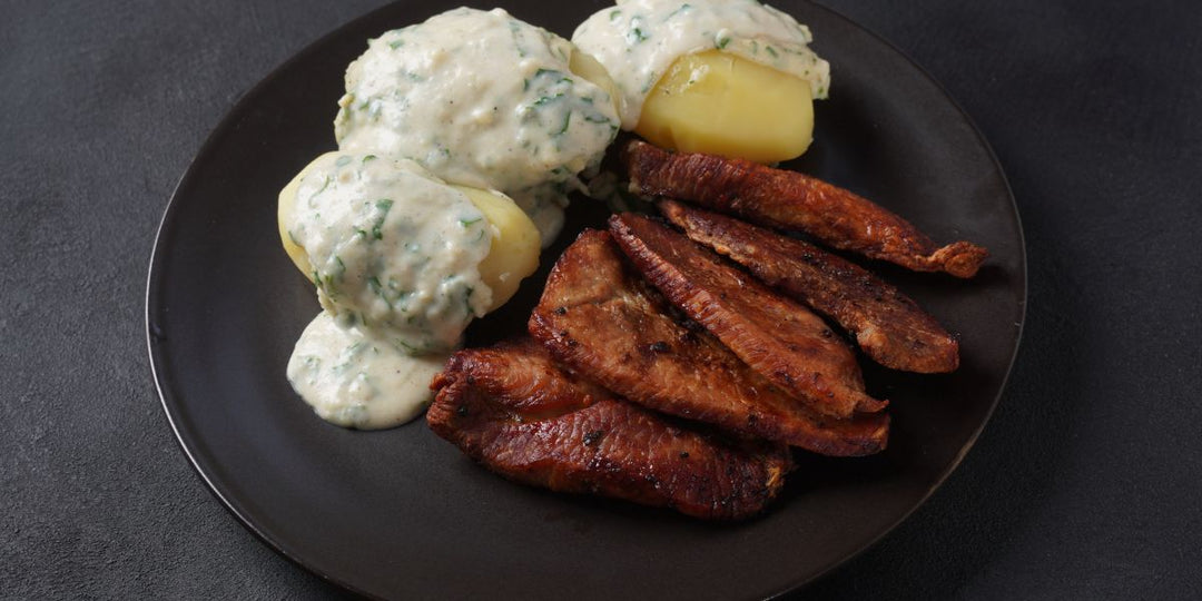 Schweinebraten mit Petersiliensauce und Kartoffeln