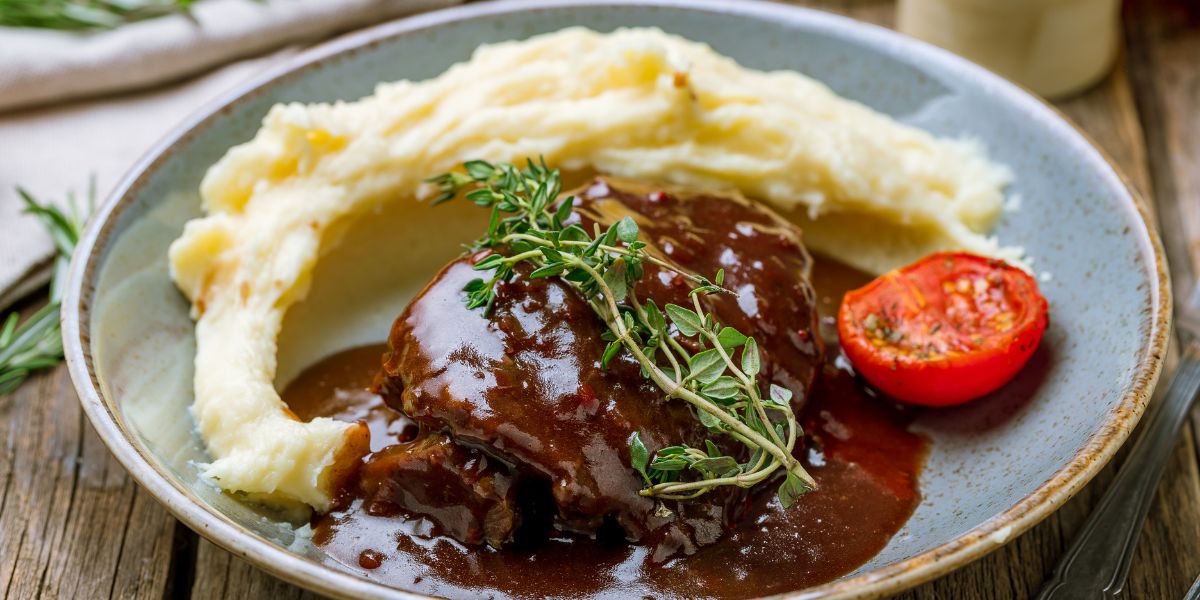 Hackfleisch mit Kartoffelpüree