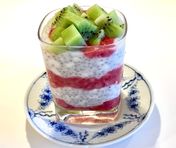 Chia-Porridge mit Vanille und Himbeeren
