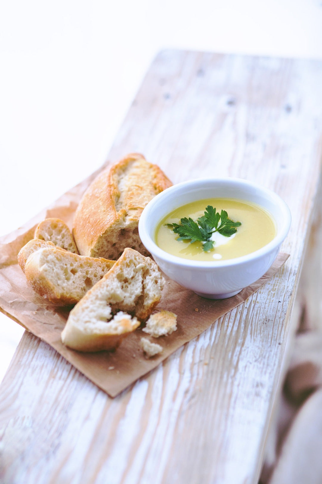 Köstliche cremige Kartoffelsuppe mit Lauch und Croutons