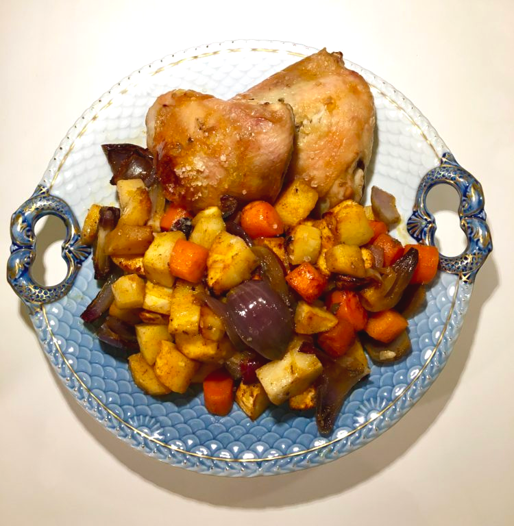Gebratenes Hähnchen mit Wurzelgemüse
