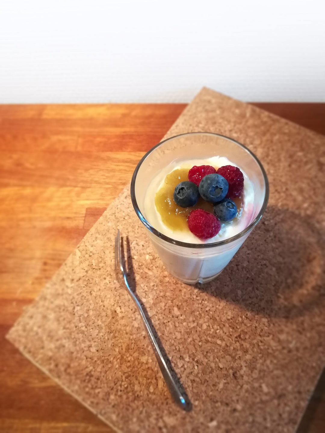 Sommerdessert – Rhabarbermousse mit Kompott