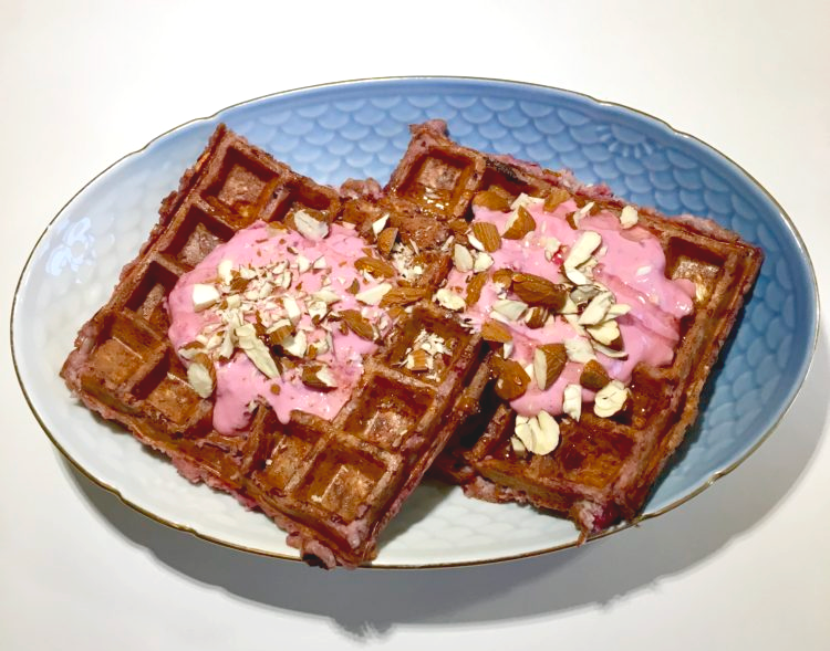 Knusprige Brunch-Waffeln mit Himbeercreme