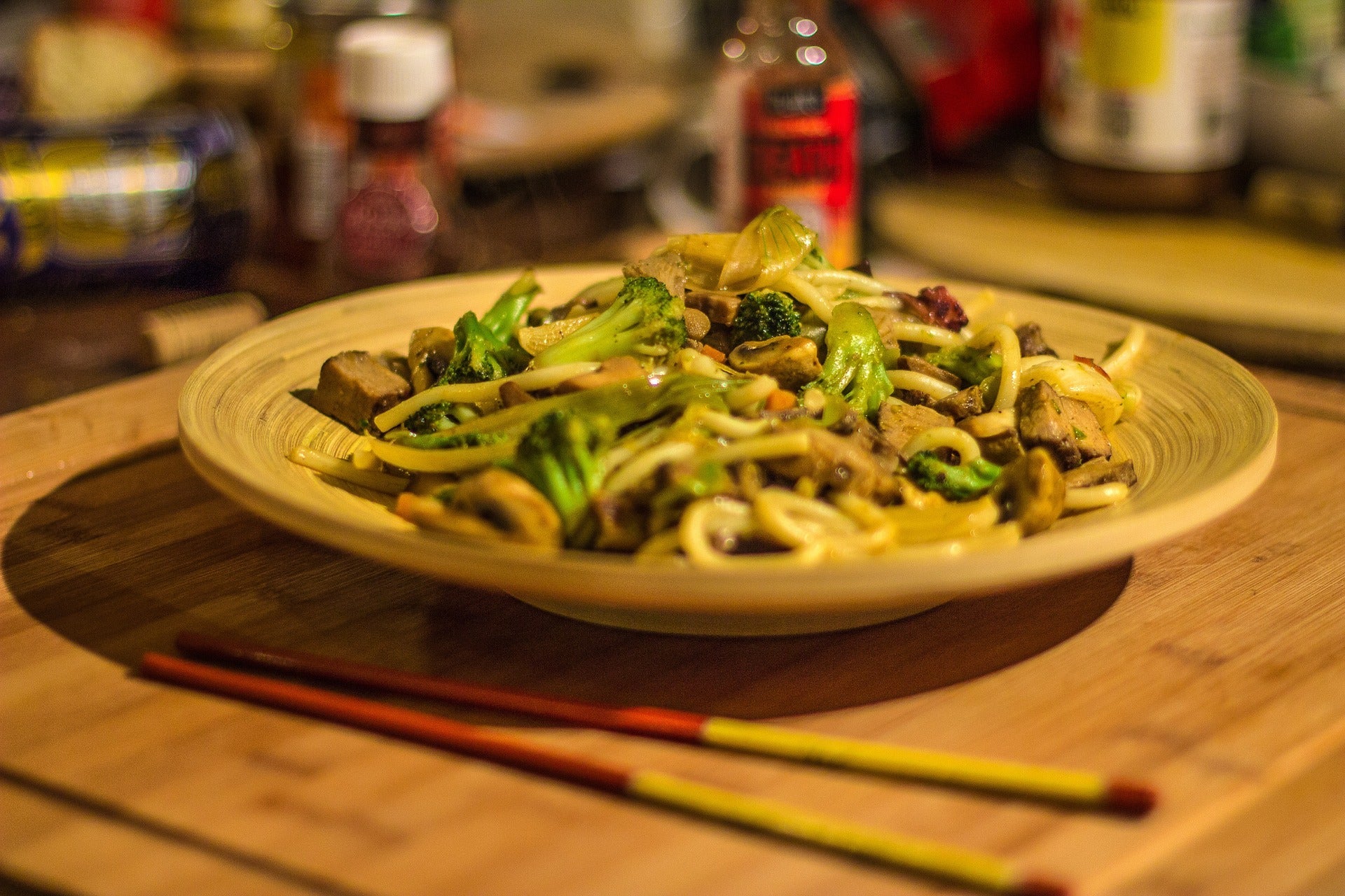 Rezept: Wokgericht mit Hähnchen und Gemüse
