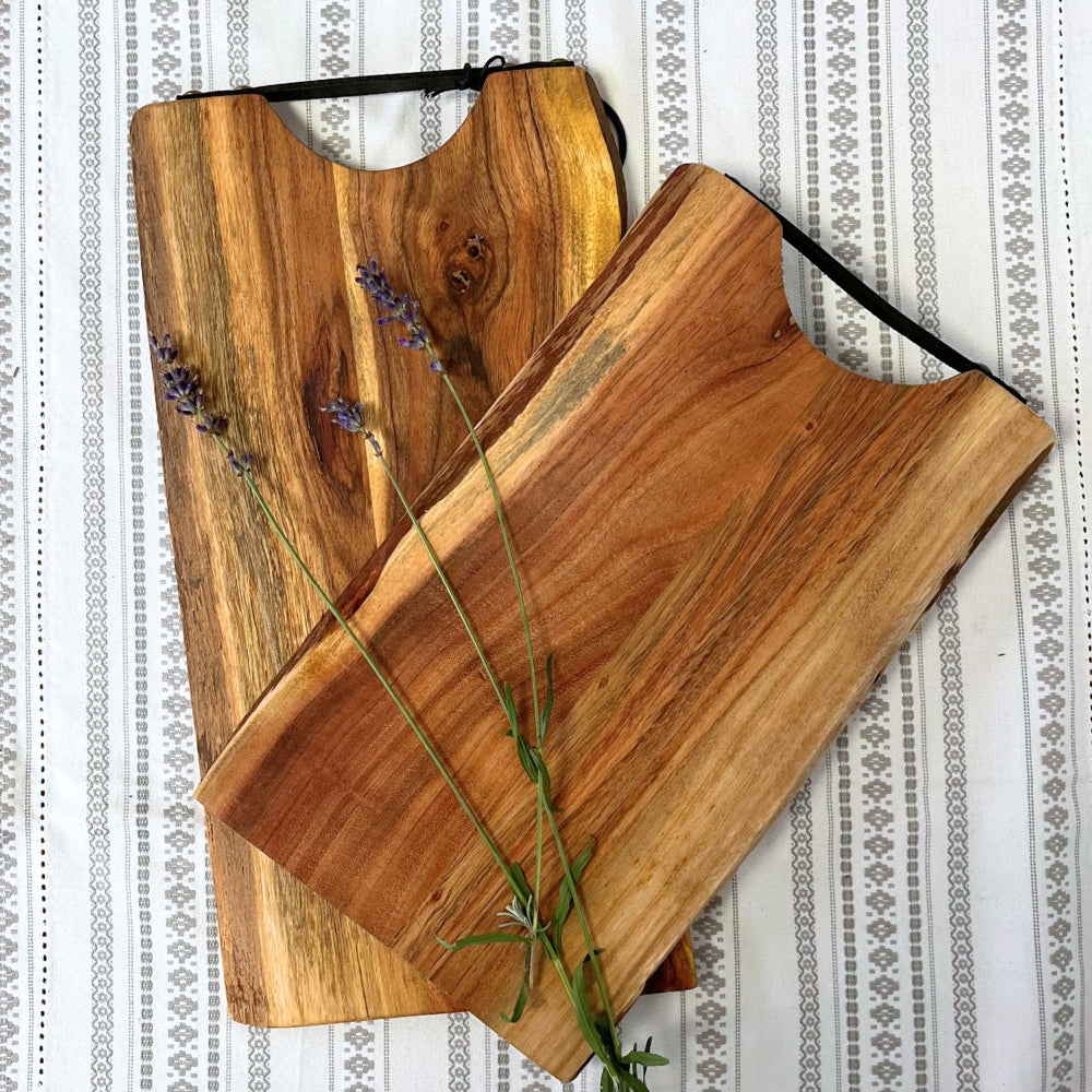 Schneidebrett mit Ledergriff, 32 x 18 cm, Akazienholz, geölt