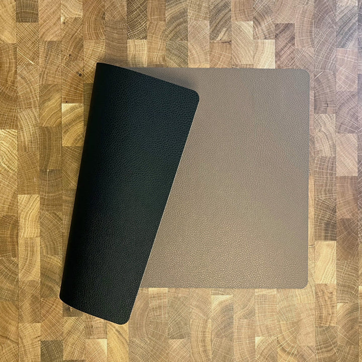 Dacore - Platzset aus weichem PU-Leder, 30 x 45 cm - Wendbar in Taupe/Schwarz