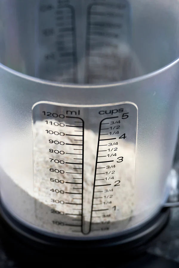 Tag - Küchenwaage mit Messbecher 1200 ml
