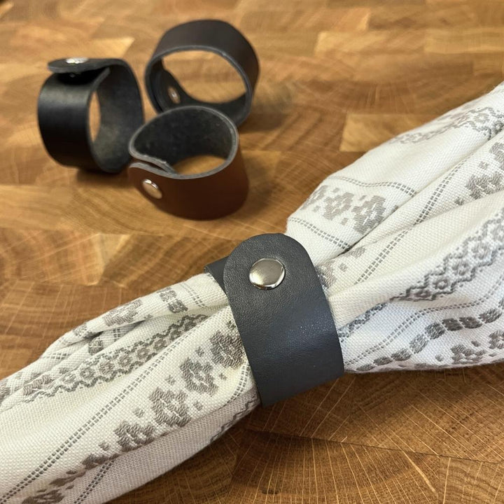 Dacore – 6 Serviettenringe aus recyceltem Leder – Grau