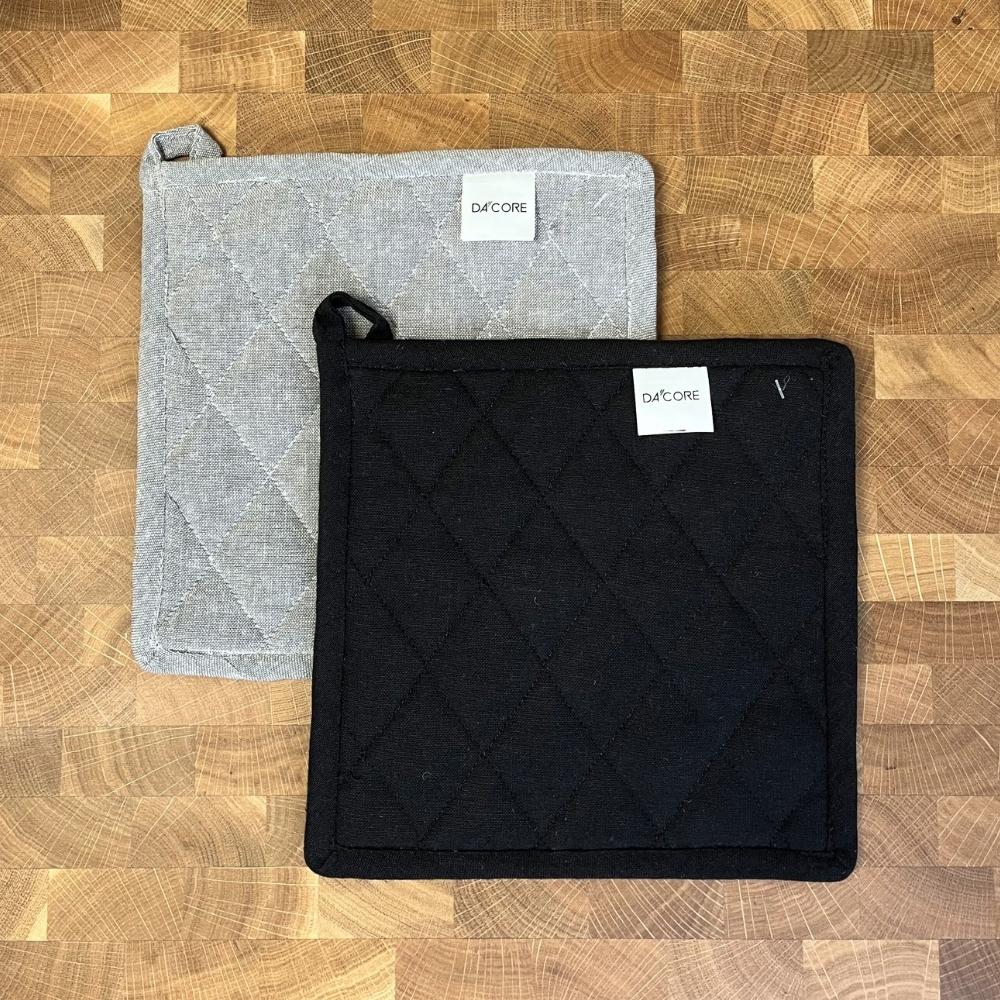 Dacore - Topflappen-Steppdecke 22,5 x 22,5 cm, Uni-Kreuz, schwarz