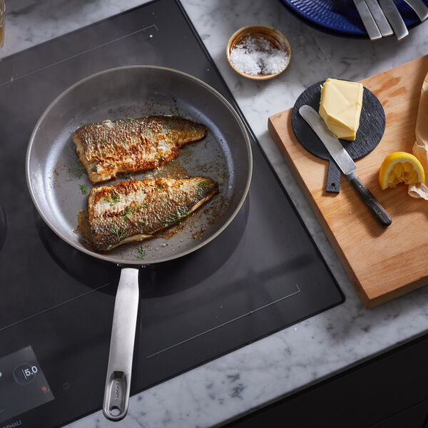 Fiskars – Ganzstahl-Bratpfanne mit Keramik-Antihaftbeschichtung – 28 cm