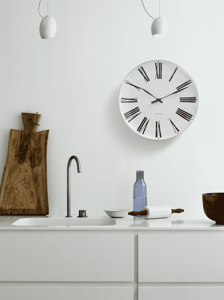 Arne Jacobsen – Römische Wanduhr Ø48 cm weiß/schwarz