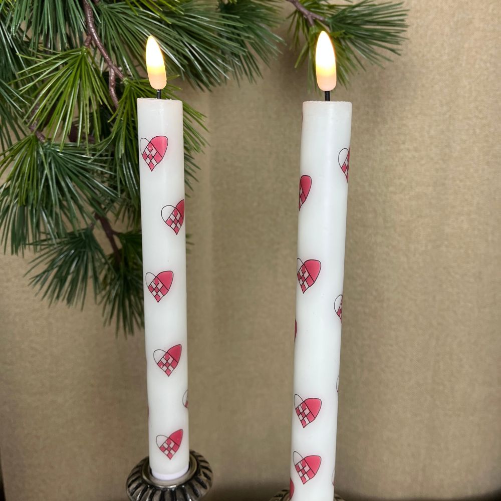 2 LED-Kerzenlichter mit weihnachtlichem Herzmotiv