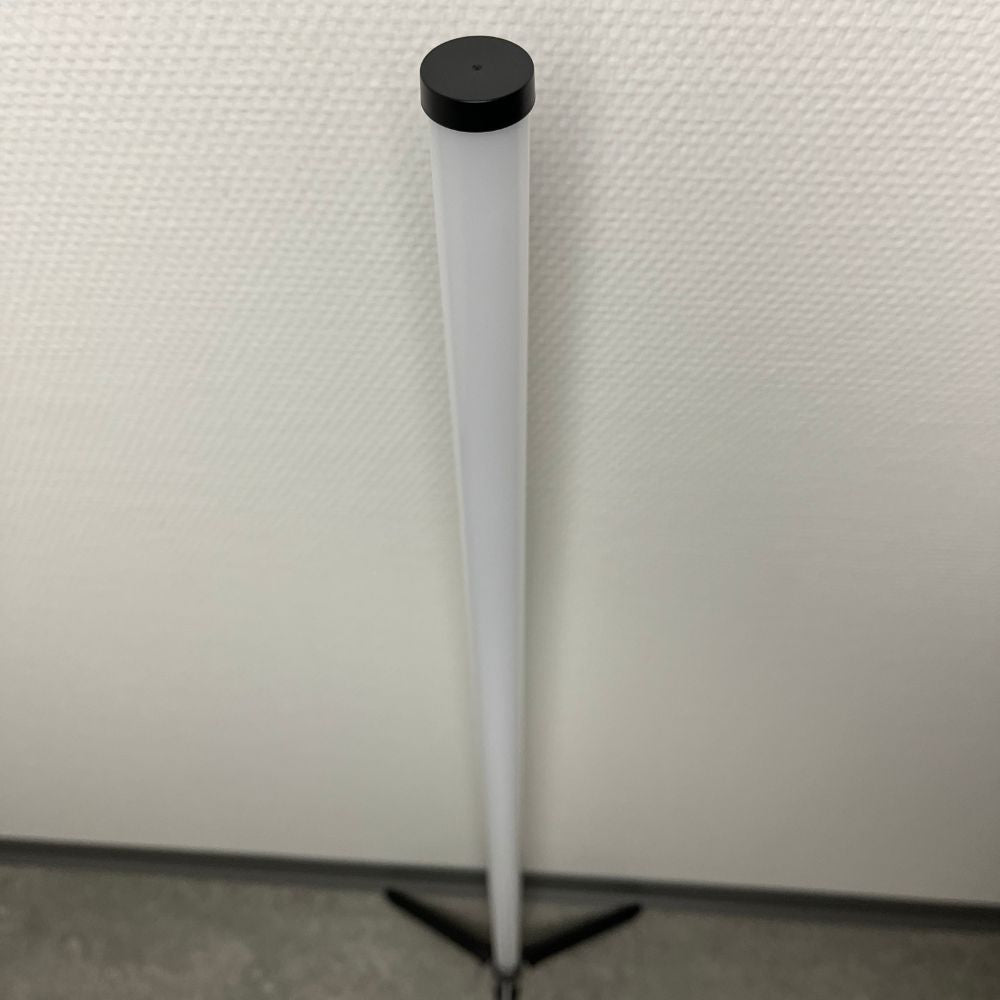 Grundig – Stehlampe – mit 16 Farben und verschiedenen Effekten, 120 cm