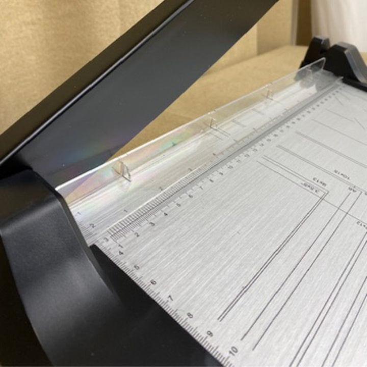 Papierschneider mit Skala und Winkeln – aus Aluminium