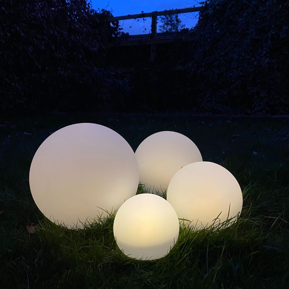Solar-Leuchtkugeln 4 Stk. Ø30/25/20/15 - weiß