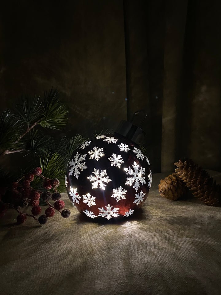 Weihnachtskugel mit LED und Schneeflocken, Ø 15 cm