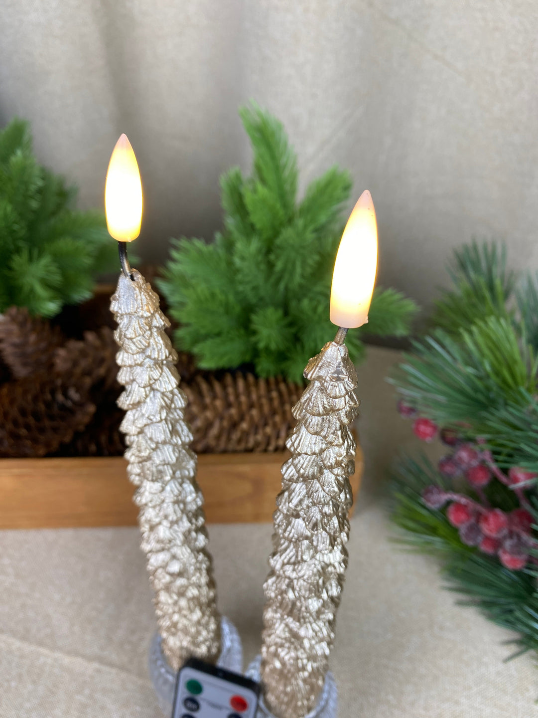 LED-Kerzenlichter - Weihnachtsbaum in Gold, 2 Stück, 25 cm, mit Fernbedienung