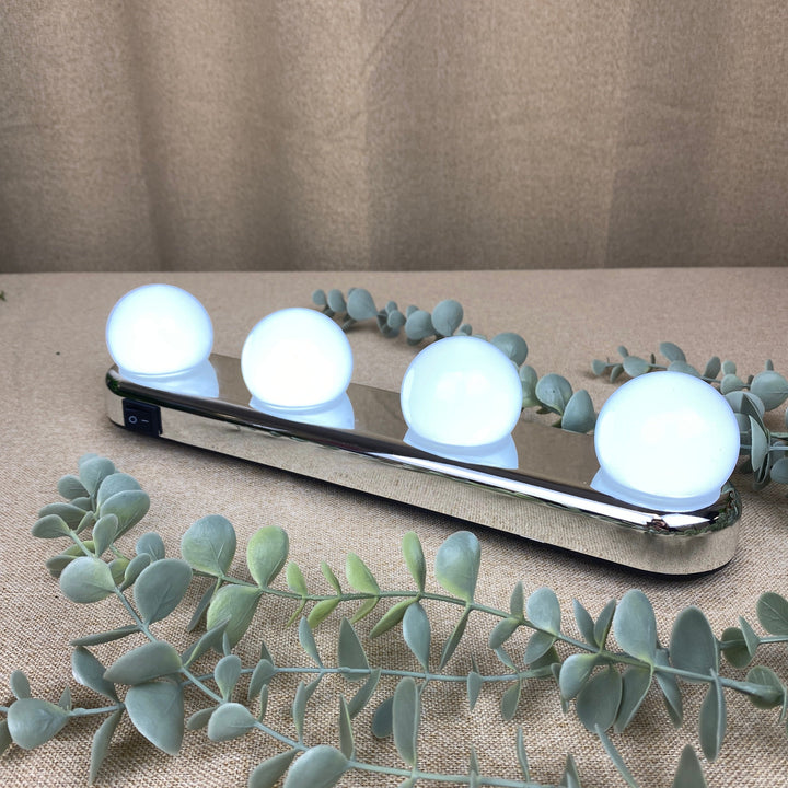 Grundig - LED-Leuchte mit 4 Glühbirnen - für Batteriebetrieb