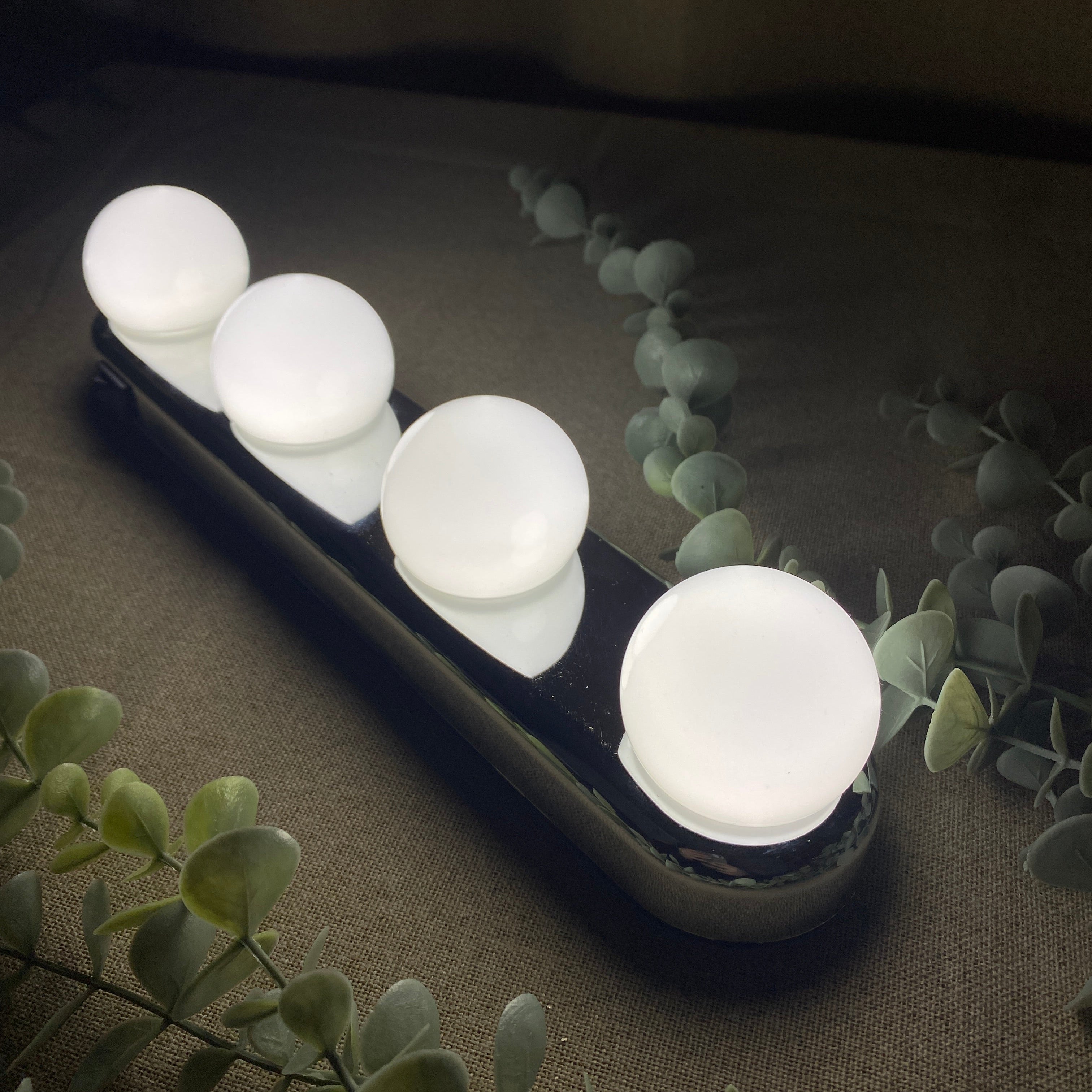 Grundig - LED-Leuchte mit 4 Glühbirnen - für Batteriebetrieb