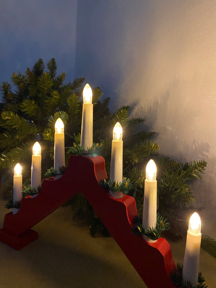 Conzept Weihnachten - Treppenständer aus Holz - Rot