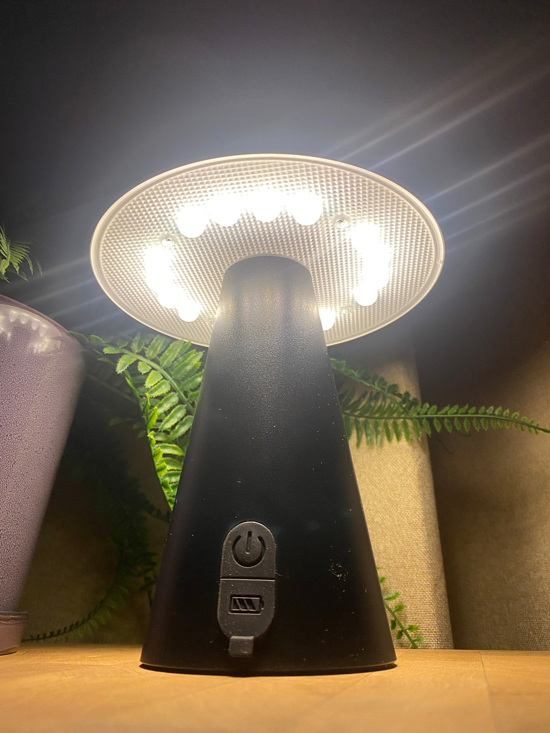 LED-Tischleuchte – wiederaufladbar, schwarz