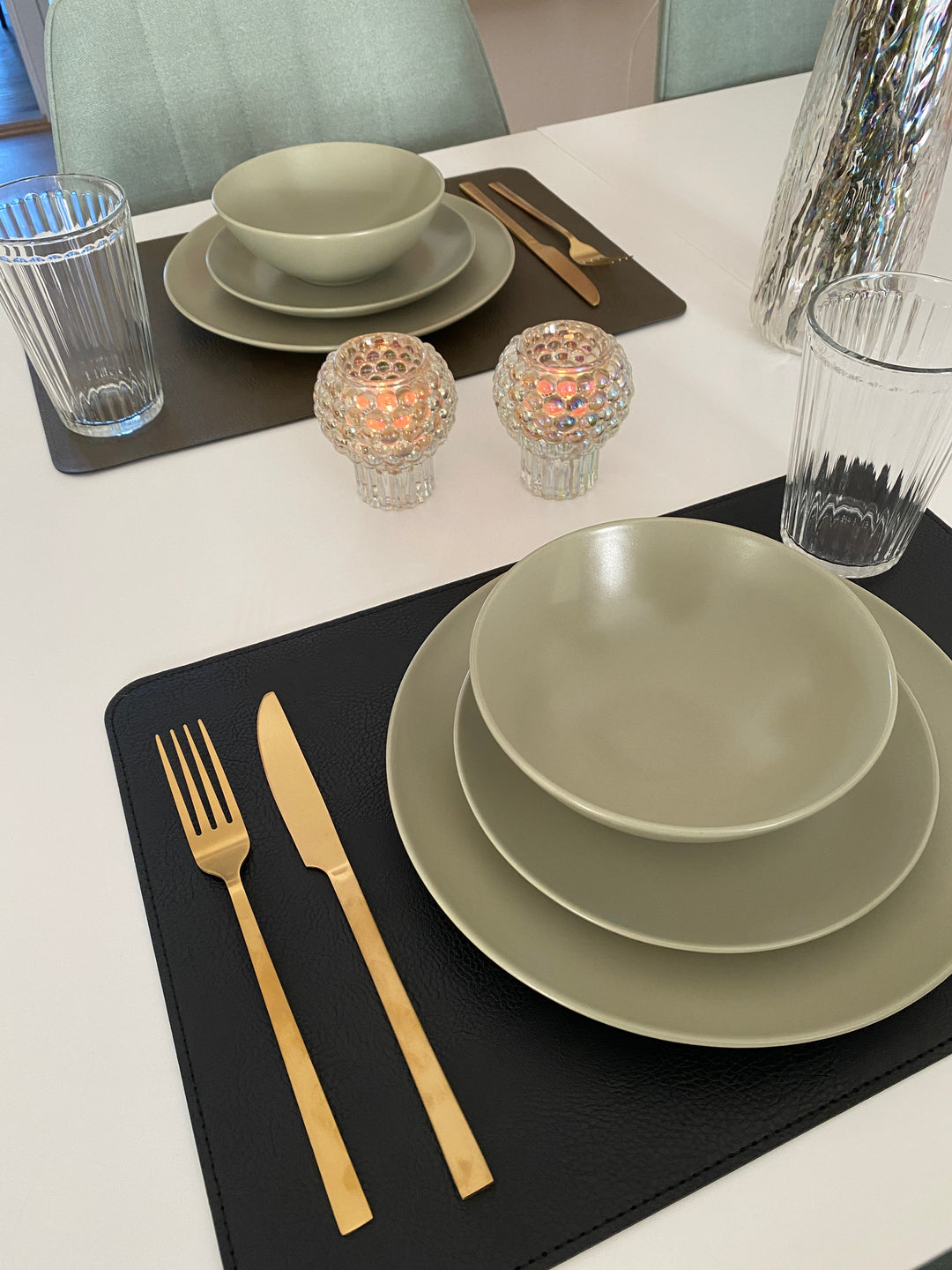 Wendbares Platzset - PU 30x45 cm schwarz/oliv