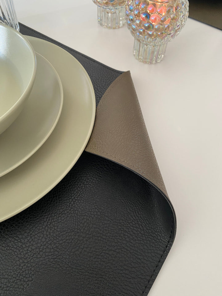 Wendbares Platzset - PU 30x45 cm schwarz/oliv