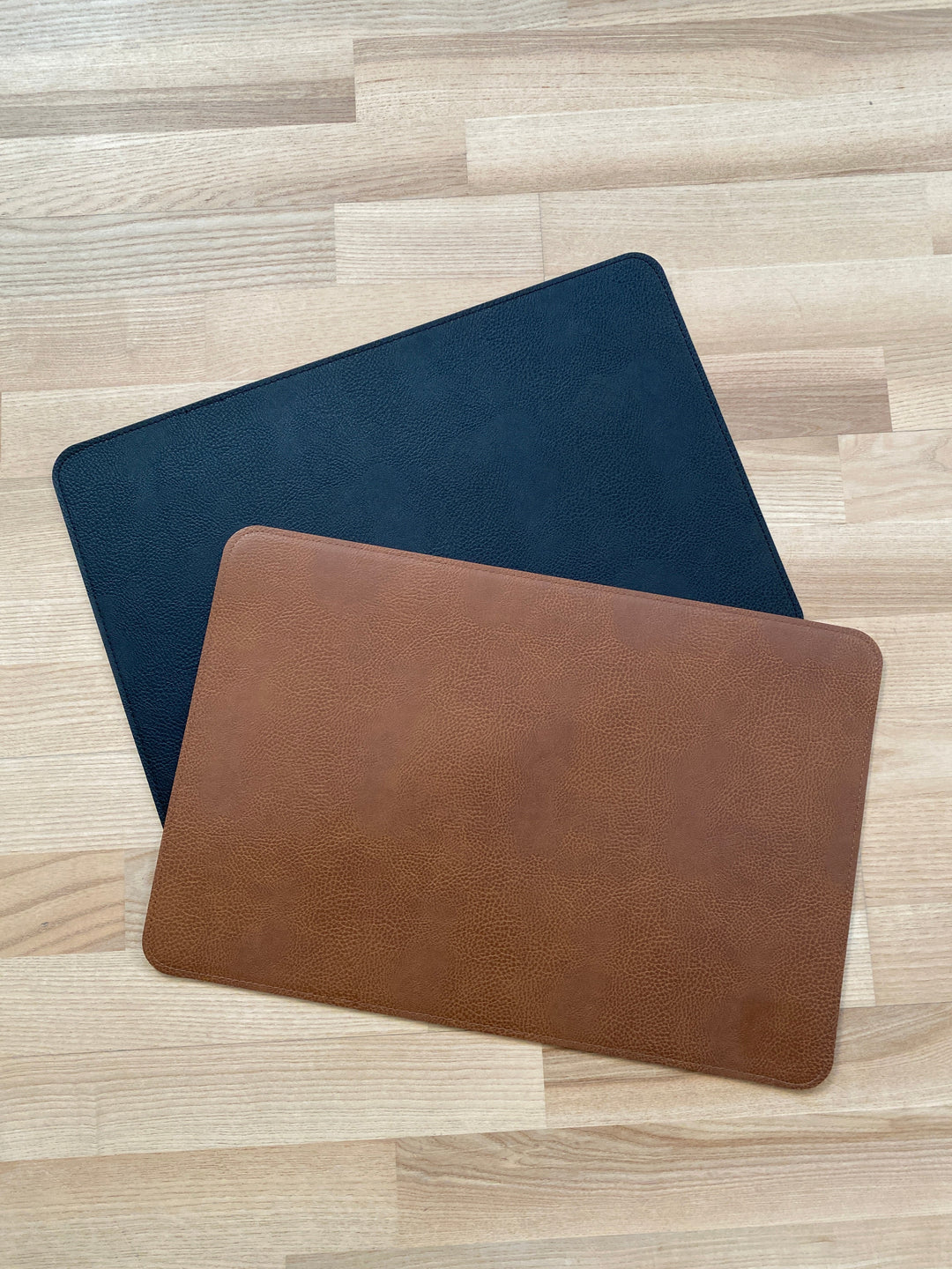 Wendbares Platzset – PU 30x45 cm Cognac/Schwarz