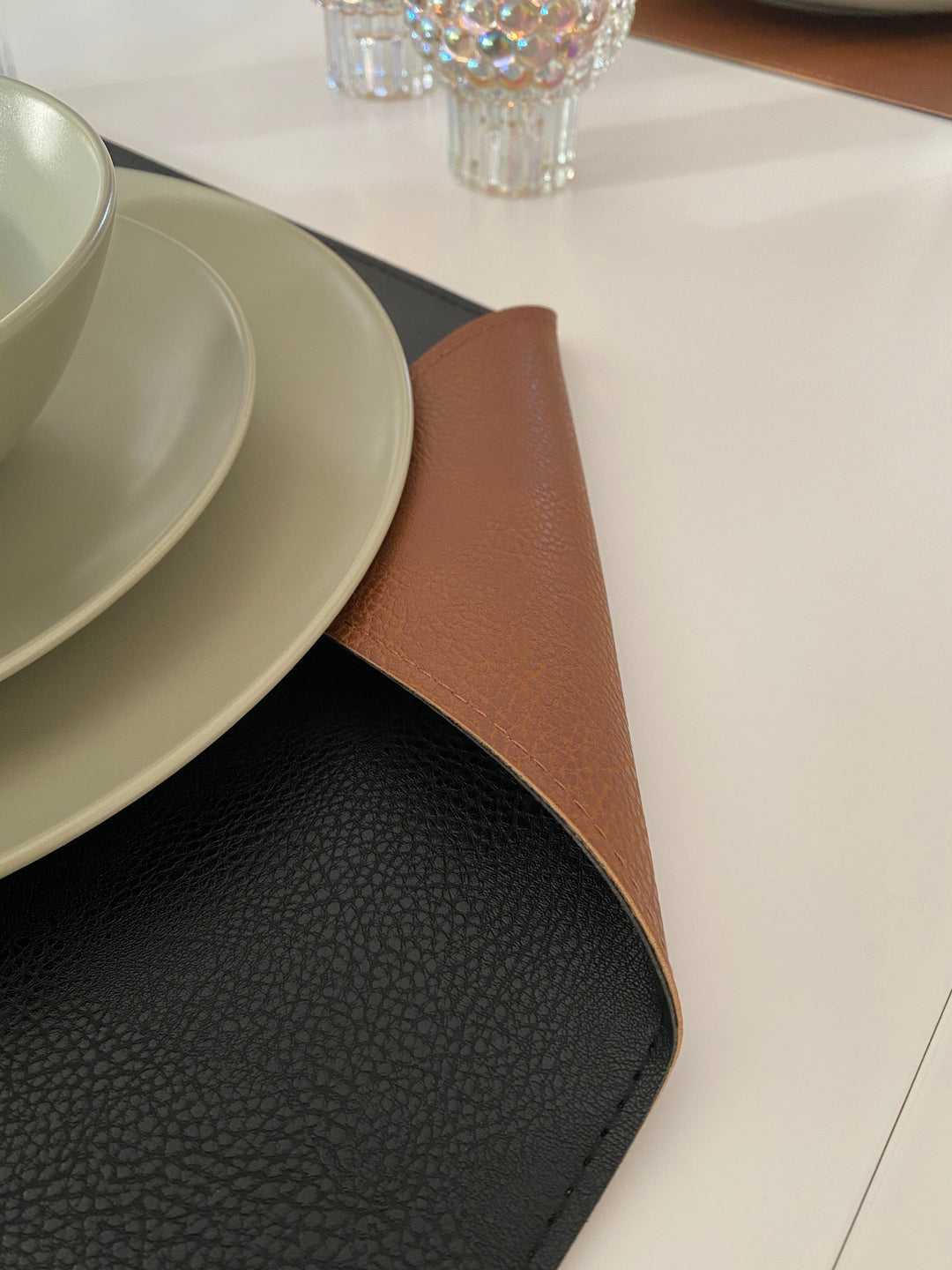 Wendbares Platzset – PU 30x45 cm Cognac/Schwarz