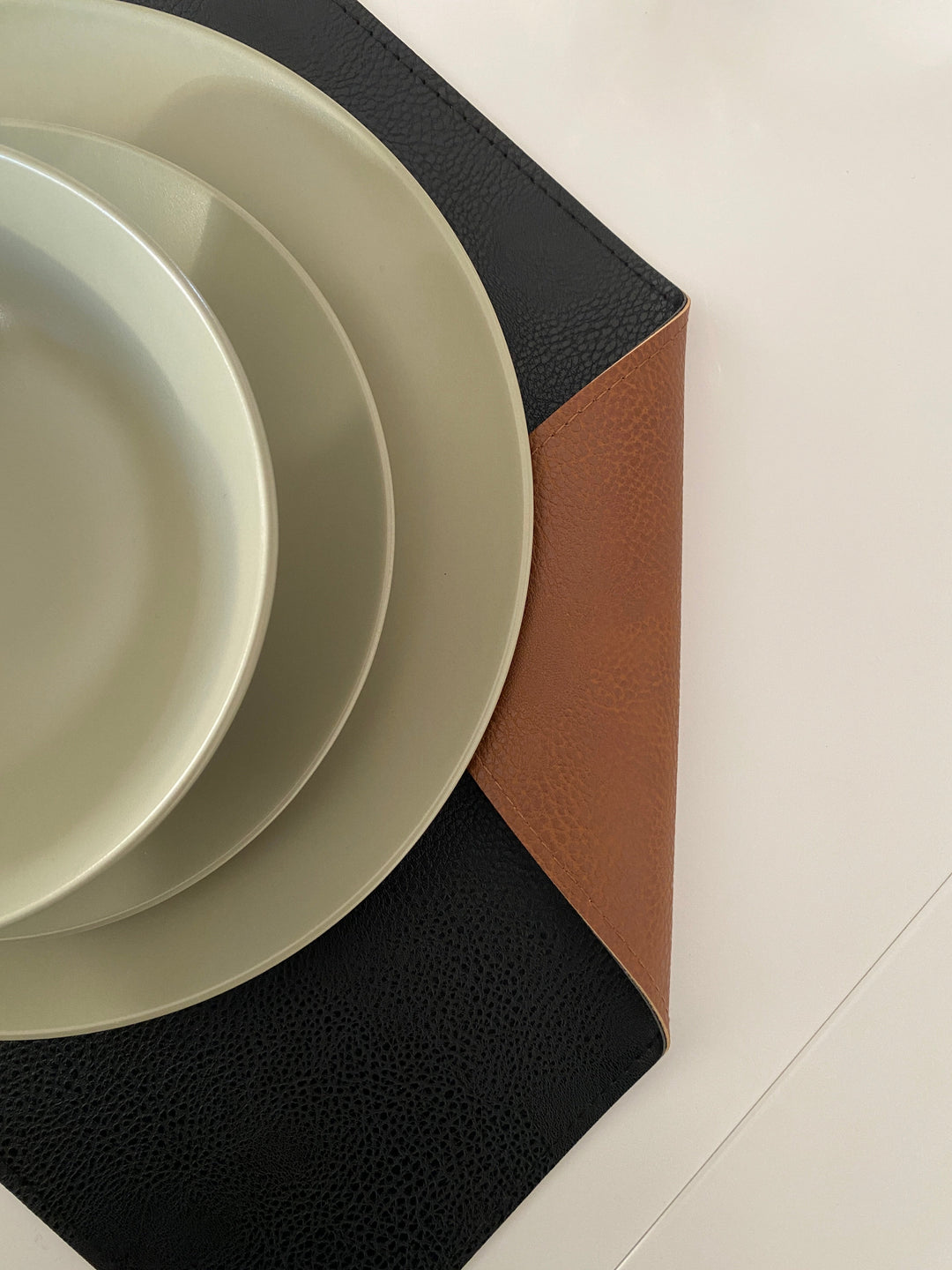 Wendbares Platzset – PU 30x45 cm Cognac/Schwarz