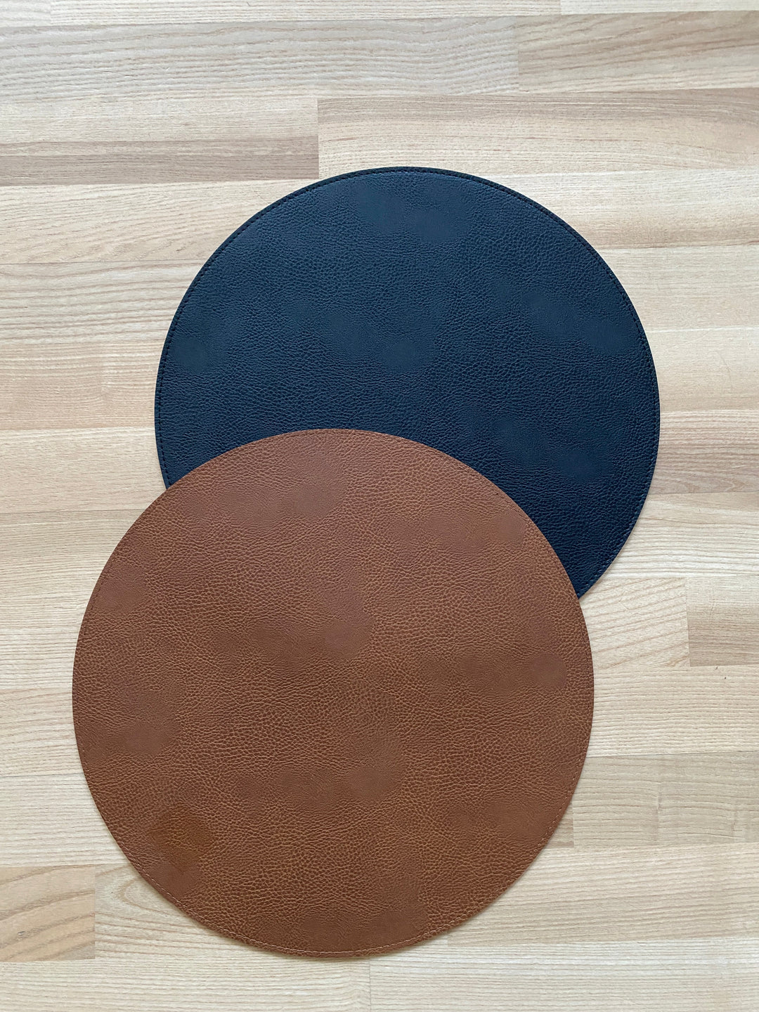 Wendbares Platzset – PU Ø38 cm Cognac/Schwarz
