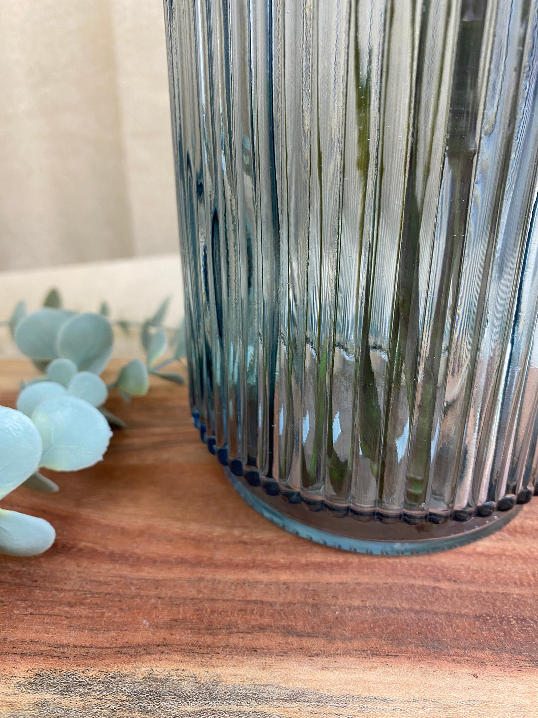 Flora-Vase – geriffeltes Glas, 12 x 25 cm – 3 verschiedene Farben