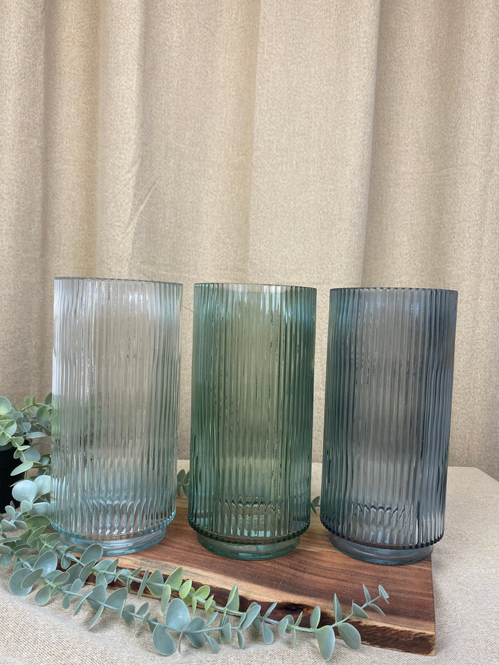 Flora-Vase – geriffeltes Glas, 12 x 25 cm – 3 verschiedene Farben