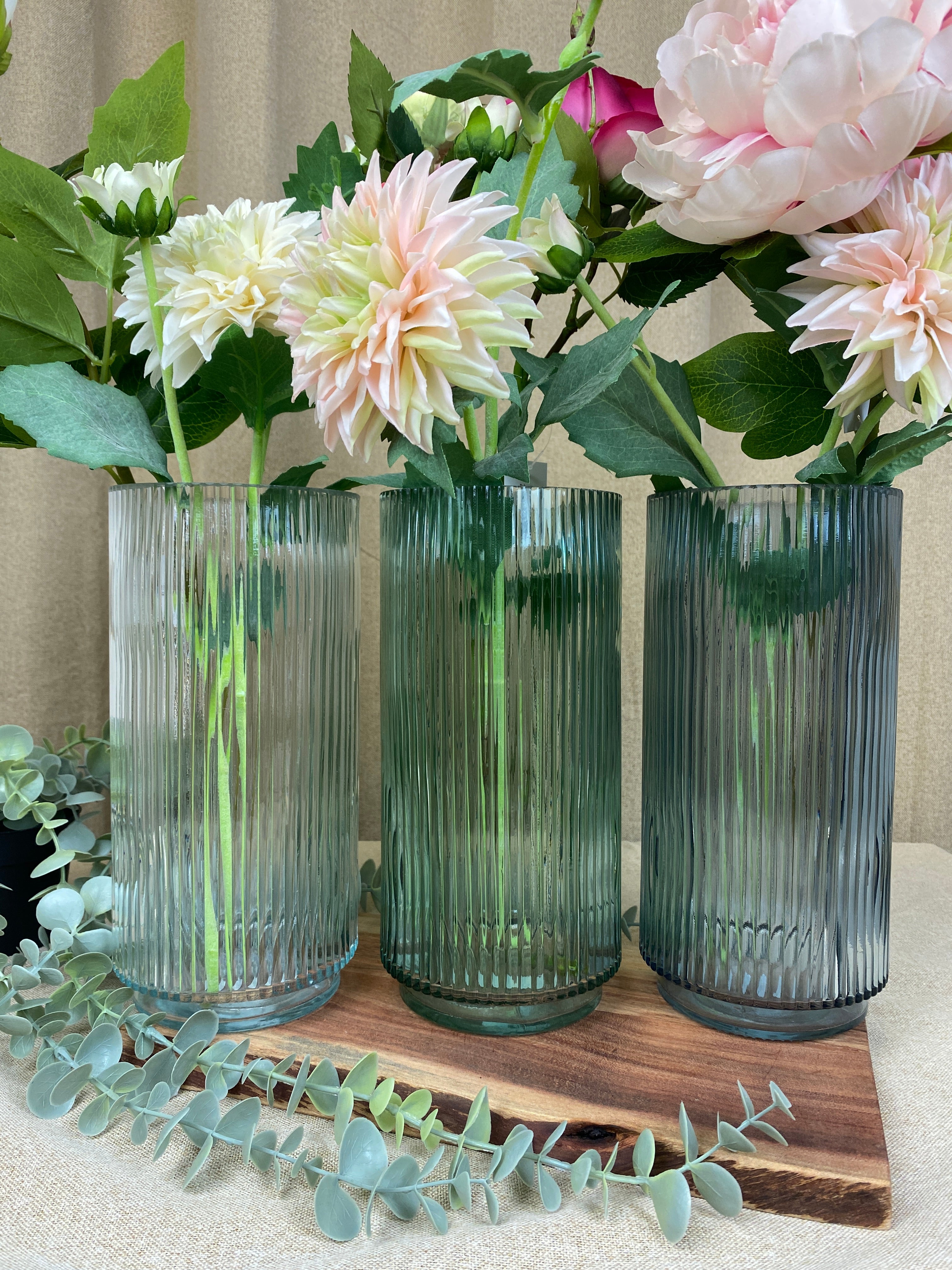 Flora-Vase – geriffeltes Glas, 12 x 25 cm – 3 verschiedene Farben