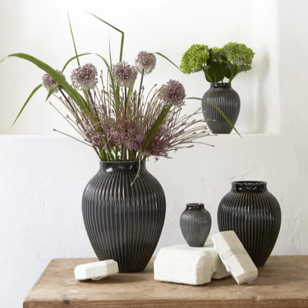 Knabstrup - Vase Rillen schwarz - 20 cm