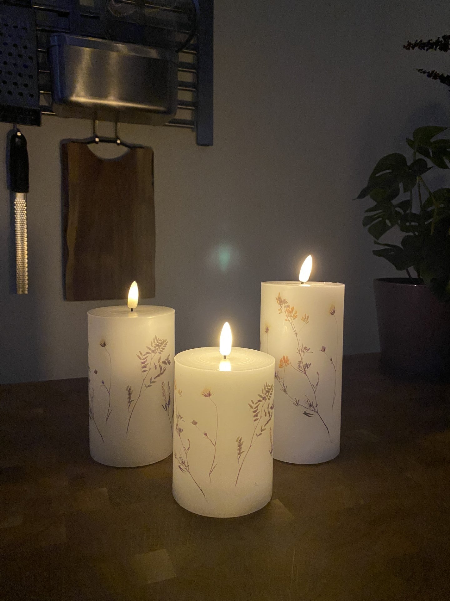 LED-Blockleuchte Blume S/3 - D7,5x10/12,5/15 cm Fernbedienung weiß