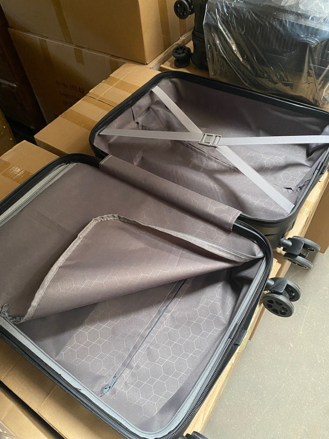 Koffer in Schwarz - ABS 20''