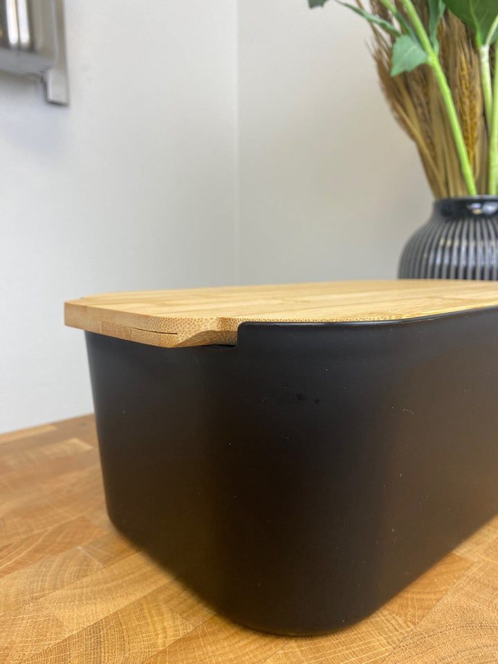 Conzept Brotkasten aus schwarzem Kunststoff mit Bambusdeckel, 33 x 18,5 x 12 cm / 4,5 l