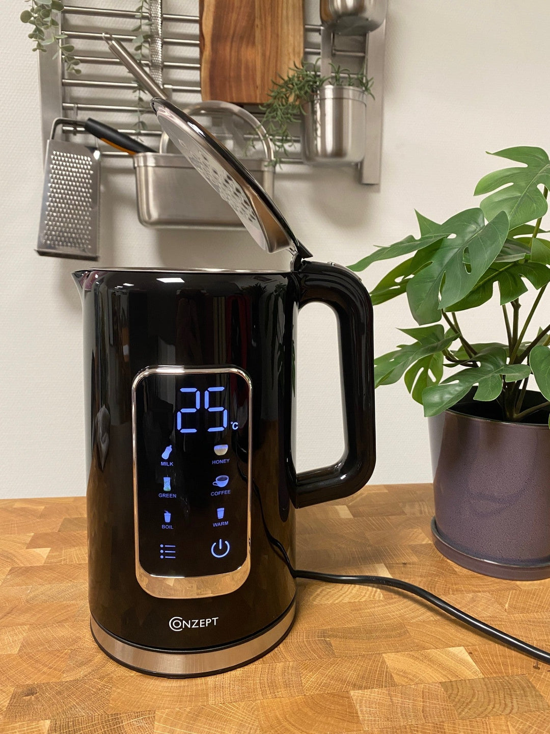 Conzept Wasserkocher, schwarz, doppelwandig, 1,7 l, 2200 W mit Digitalanzeige